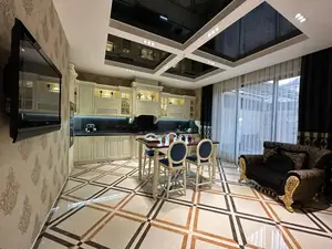 3 qavatli uy sotiladi − 450 m²