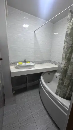 Сдается 4-комнатная квартира − 110 м²
