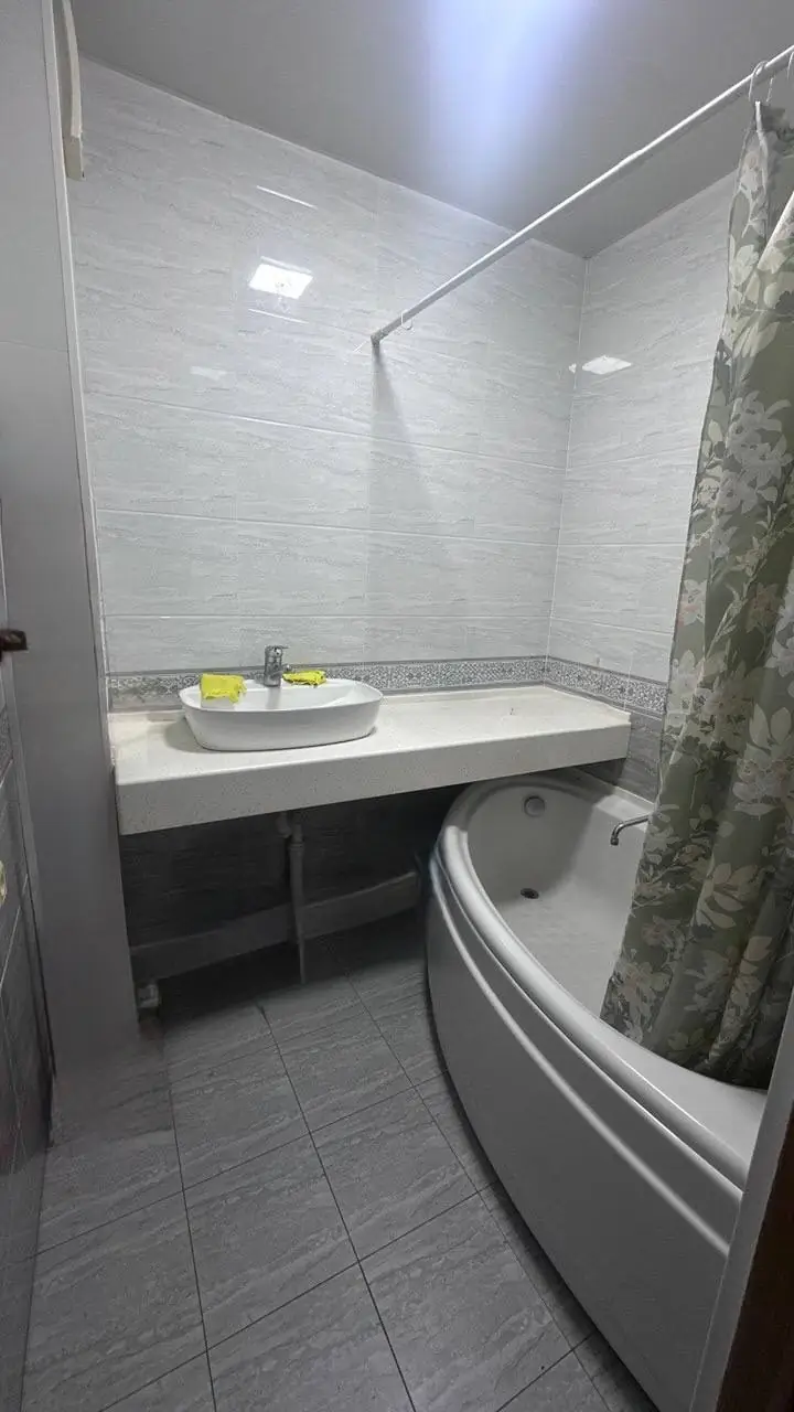 Сдается 4-комнатная квартира − 110 м²