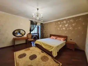 Ijaraga 4 xonali kvartira − 140 m²