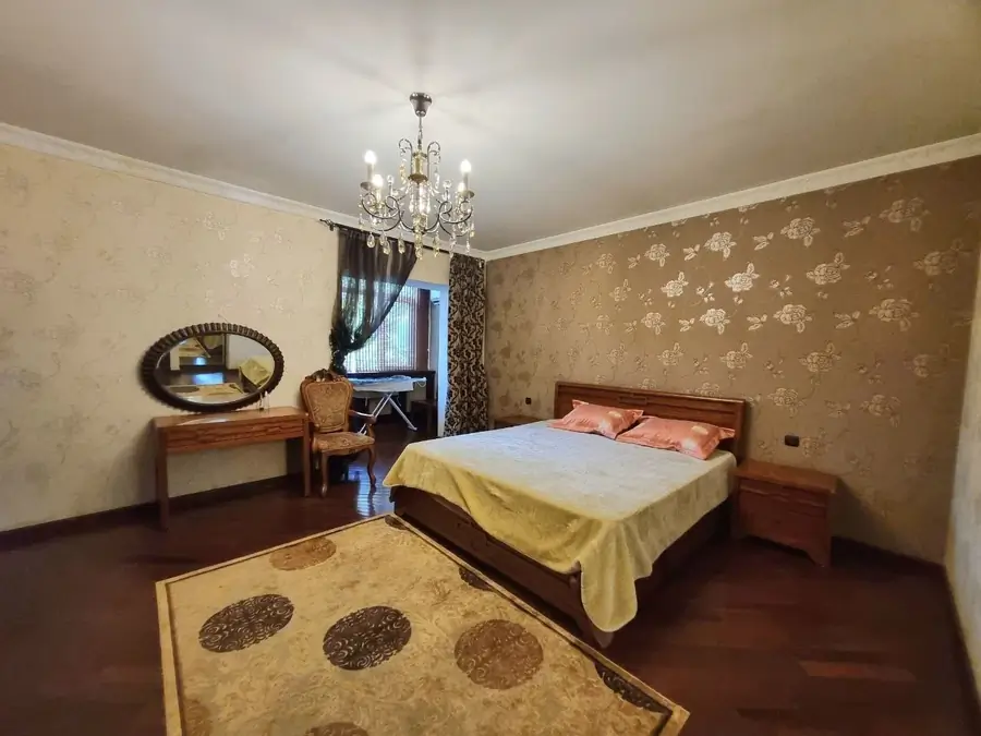 Ijaraga 4 xonali kvartira − 140 m²