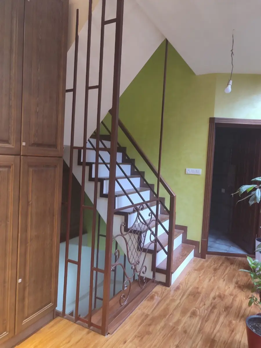 2 qavatli uy sotiladi − 100 m²