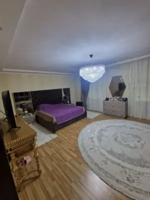 3 xonali kvartira sotiladi − 79 m²