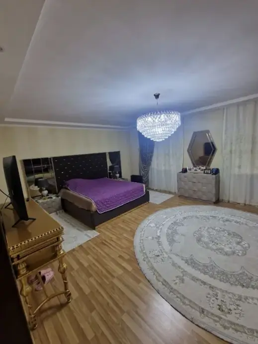 3 xonali kvartira sotiladi − 79 m²