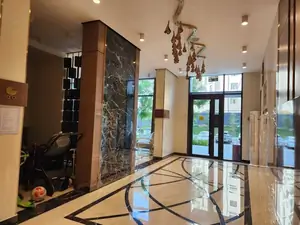 3 xonali kvartira sotiladi − 73 m²