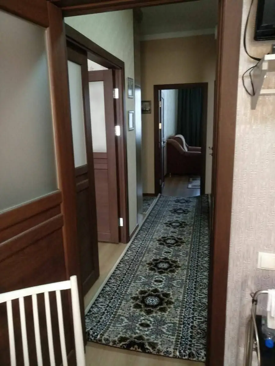 Сдается 3-комнатная квартира − 90 м²