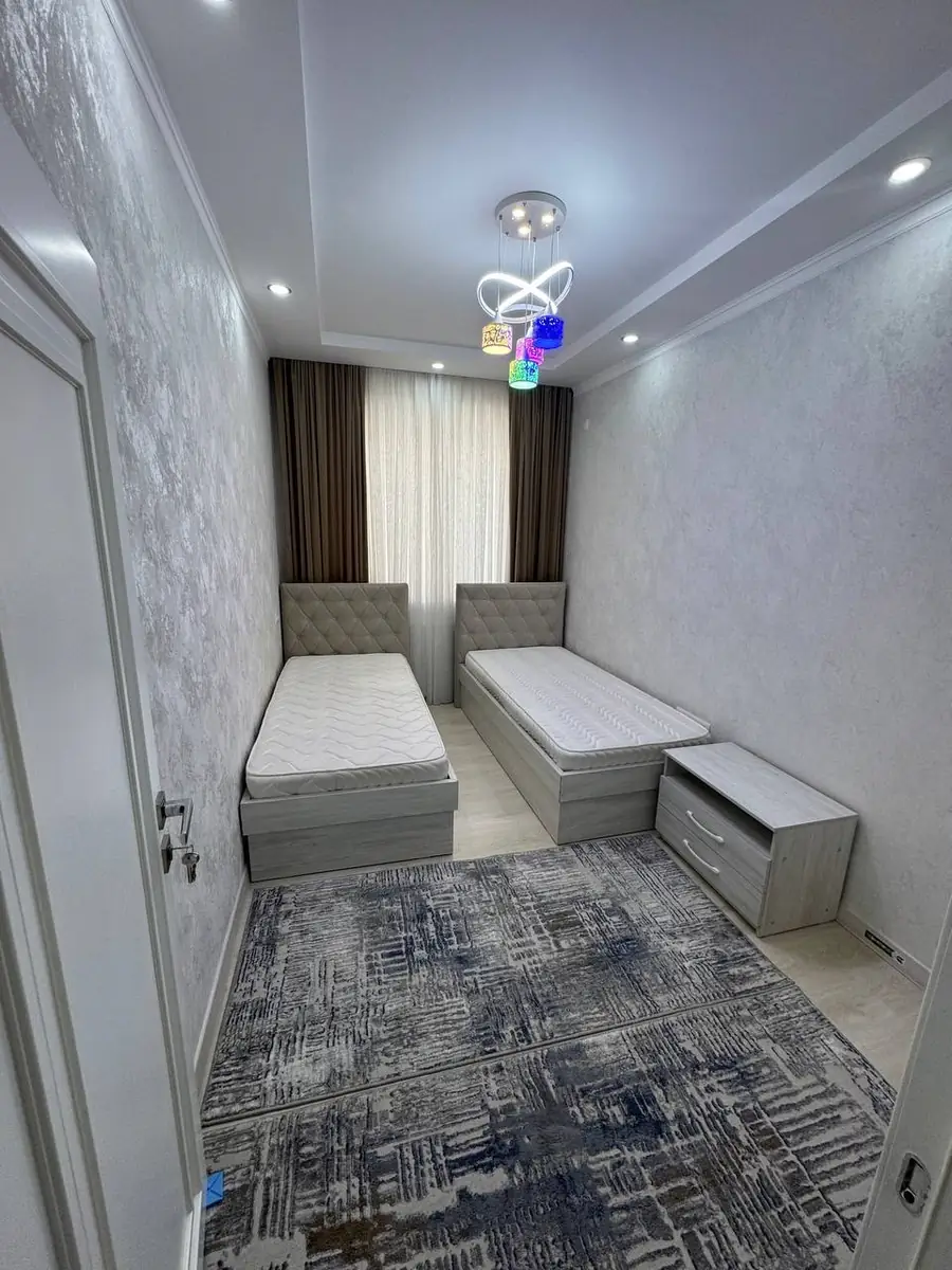 Сдается 3-комнатная квартира − 100 м²