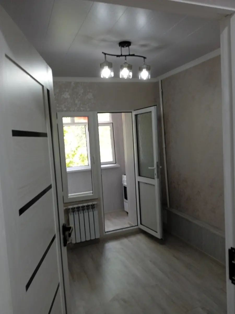 Продается 1-комнатная квартира − 30 м²