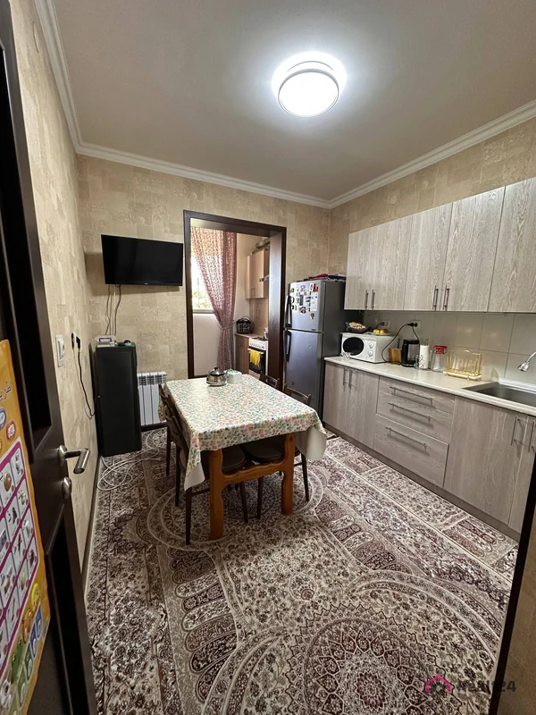 3 xonali kvartira sotiladi − 73 m²
