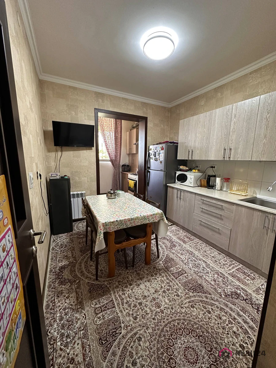 3 xonali kvartira sotiladi − 73 m²