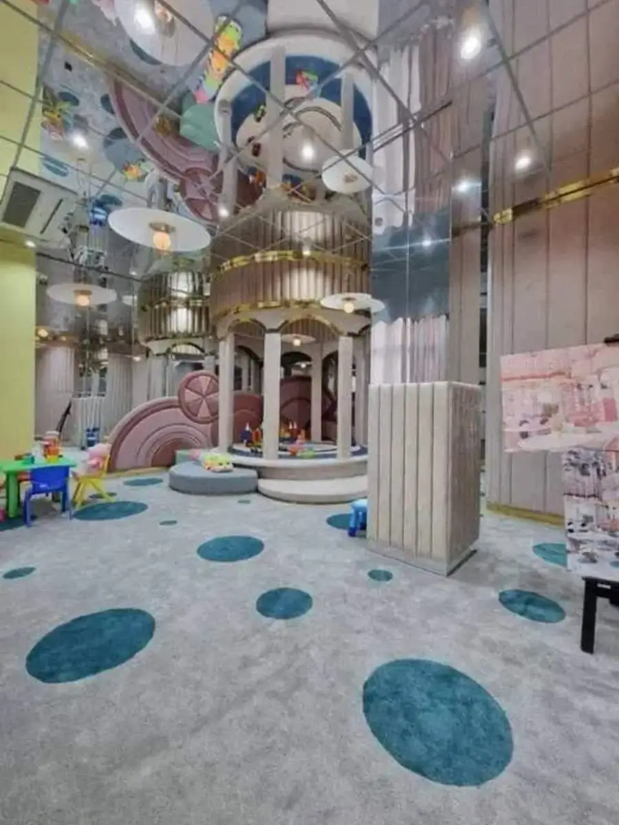 4 xonali kvartira sotiladi − 150 m²
