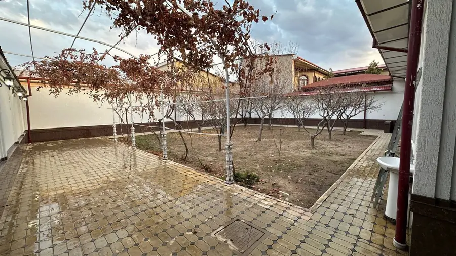 Сдается 1-этажный дом − 250 м²