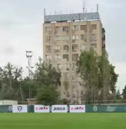 3 xonali kvartira sotiladi − 33 m²
