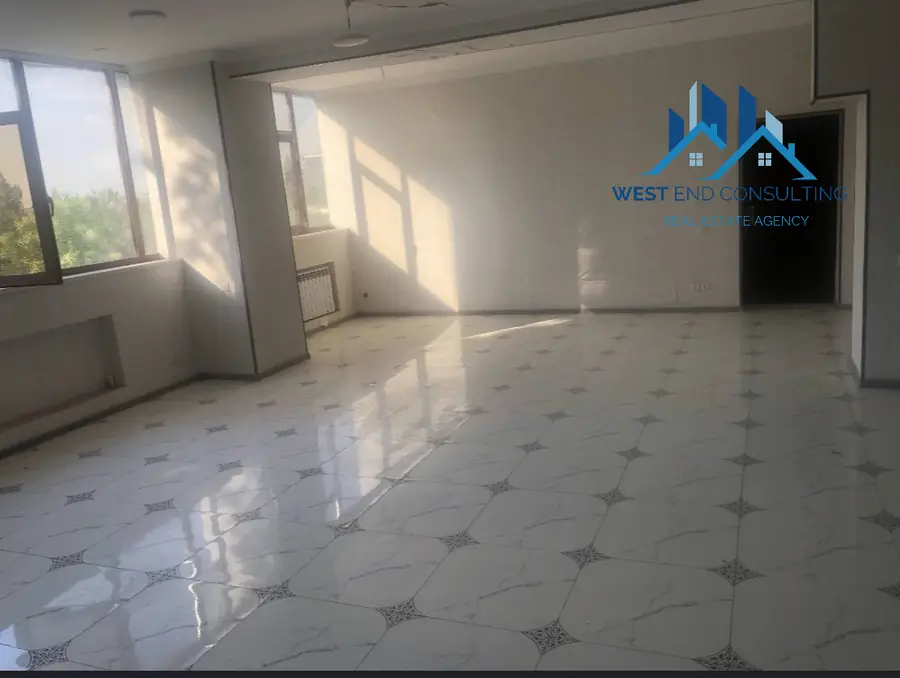 Ijaraga ofis − 300 m²