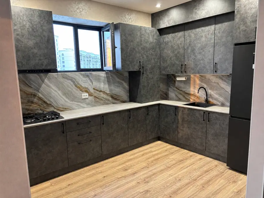 2 xonali kvartira sotiladi − 72 m²
