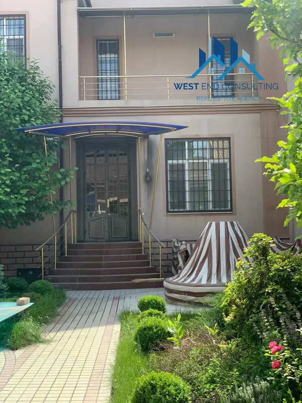 Ijaraga 3 qavatli uy − 350 m²