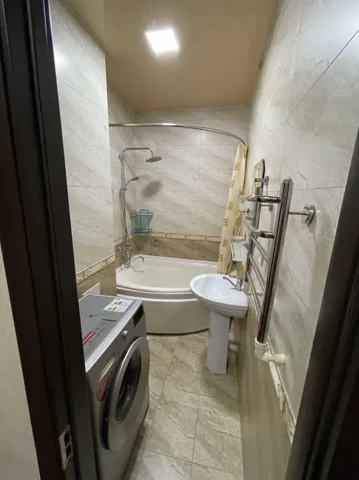 3 xonali kvartira sotiladi − 75 m²