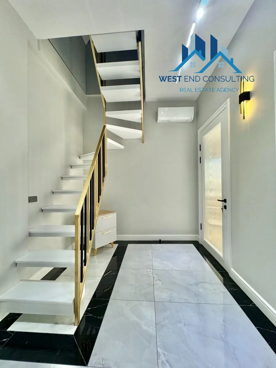 Ijaraga 4 xonali kvartira − 230 m²