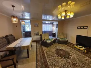 2 xonali kvartira sotiladi − 56 m²