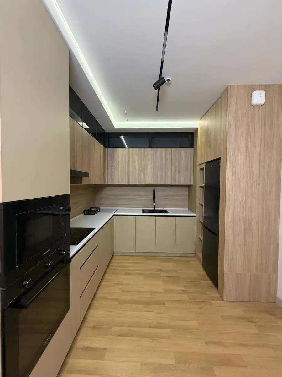 Продается 3-комнатная квартира − 76 м²