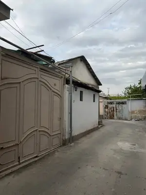 1 qavatli uy − 200 m², 2 sot.