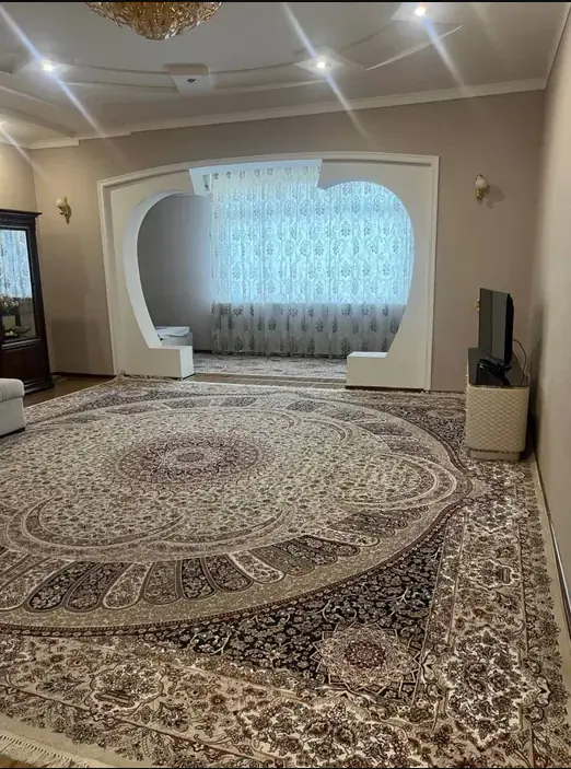 2 xonali kvartira sotiladi − 130 m²