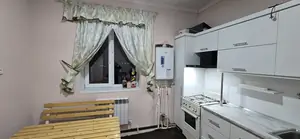 Сдается 2-комнатная квартира − 70 м²