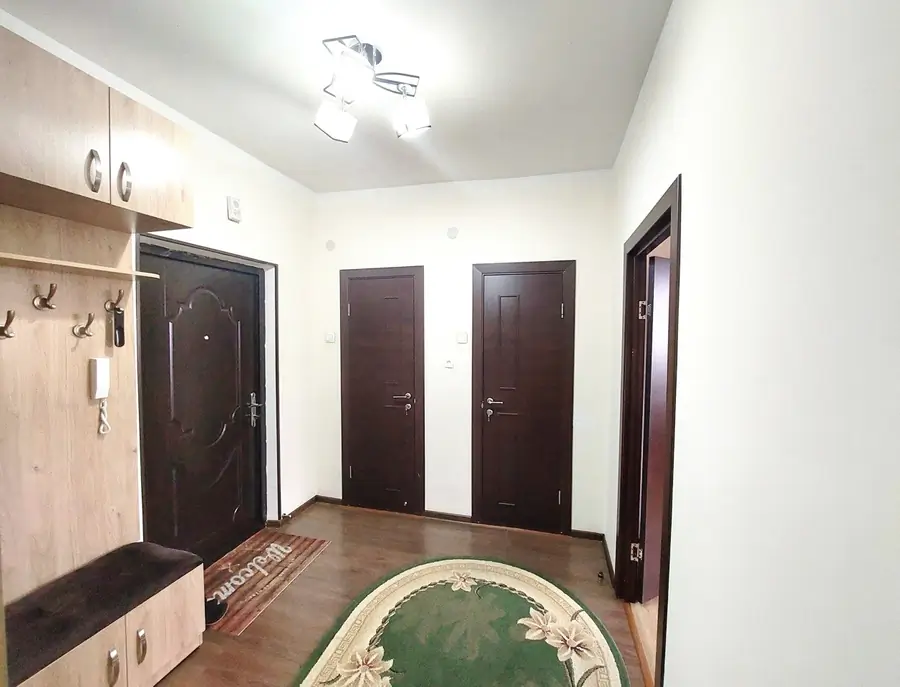 Продается 2-комнатная квартира − 65 м²