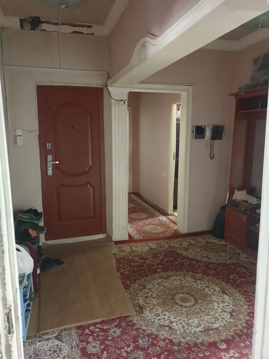 Продается Более 5-комнатная квартира − 105 м²