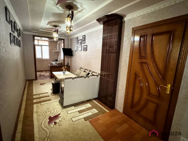 3-комнатная квартира − 80 м², 1/4 этаж