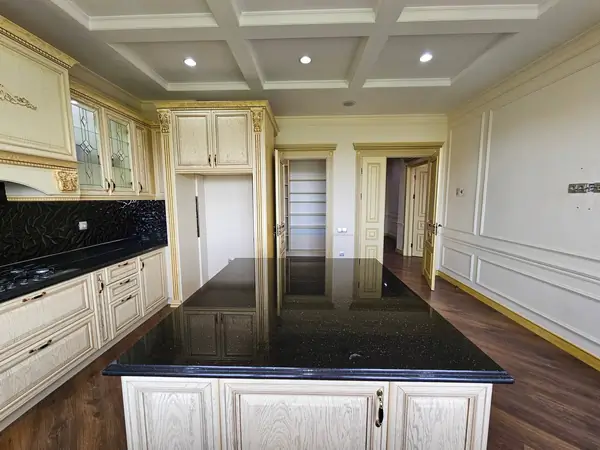 4-комнатная квартира − 216 м², 7/8 этаж