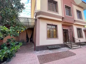 Ijaraga 2 qavatli uy − 300 m²