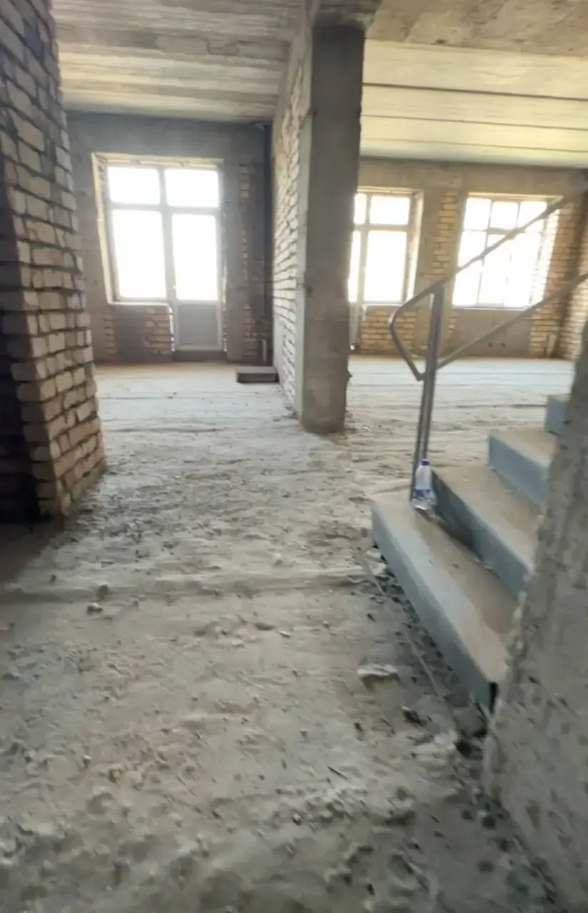 Более 5 xonali kvartira sotiladi − 411 m²