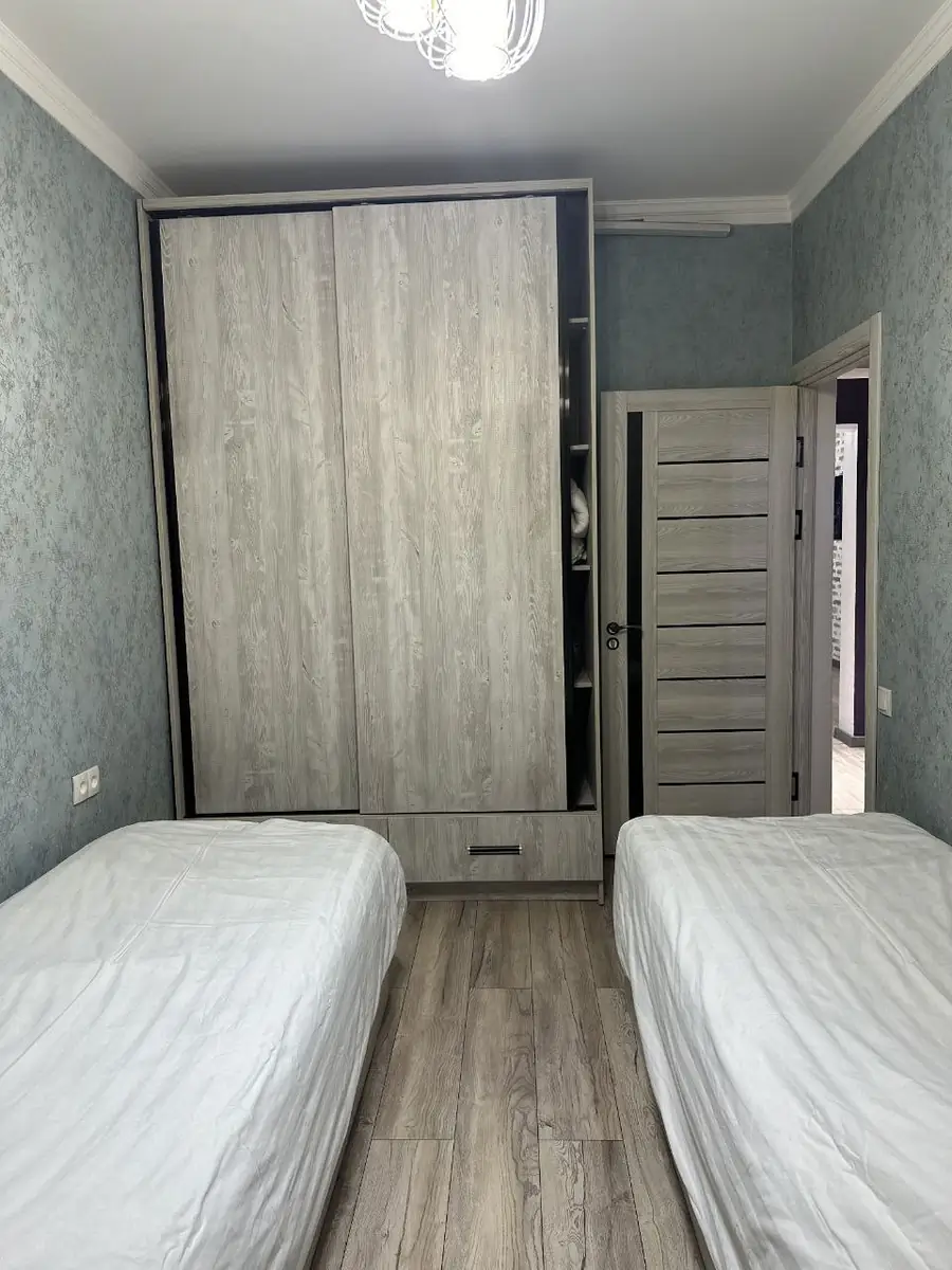 4 xonali kvartira sotiladi − 96 m²