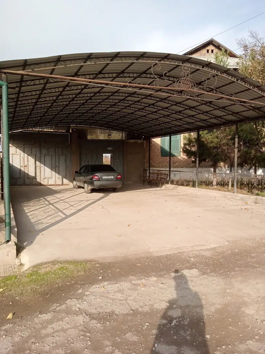 2 qavatli uy sotiladi − 200 m²