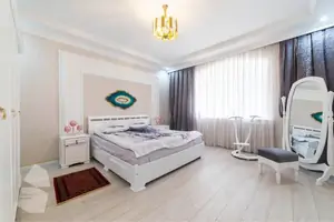 Ijaraga 3 xonali kvartira − 130 m²