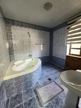 Ijaraga 3 qavatli uy − 750 m²