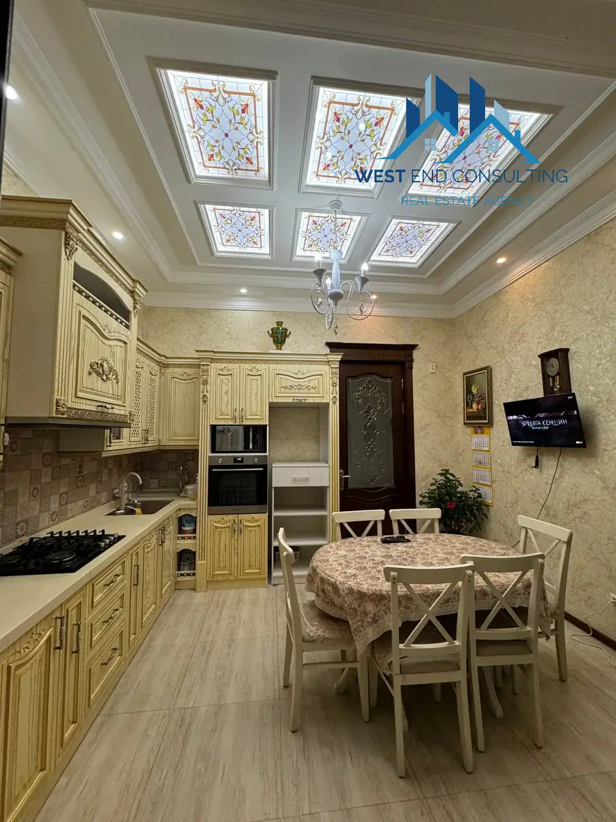 Ijaraga 3 qavatli uy − 360 m²