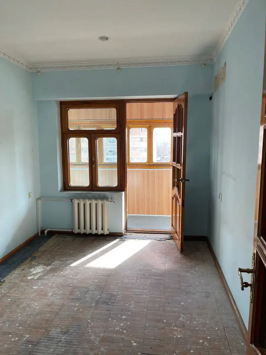 Продается 4-комнатная квартира − 120 м²