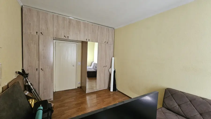 Продается 3-комнатная квартира − 60 м²