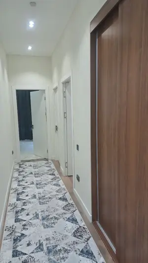 3 xonali kvartira sotiladi − 115 m²