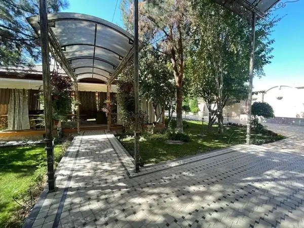 2 qavatli uy − 350 m², 1 sot. 