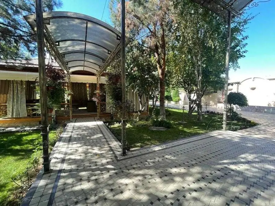 Ijaraga 2 qavatli uy − 350 m²