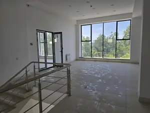 Ofis − 3000 m², 2/3 qavat