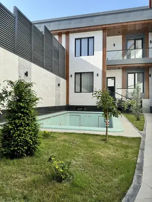 Ijaraga 3 qavatli uy − 470 m²