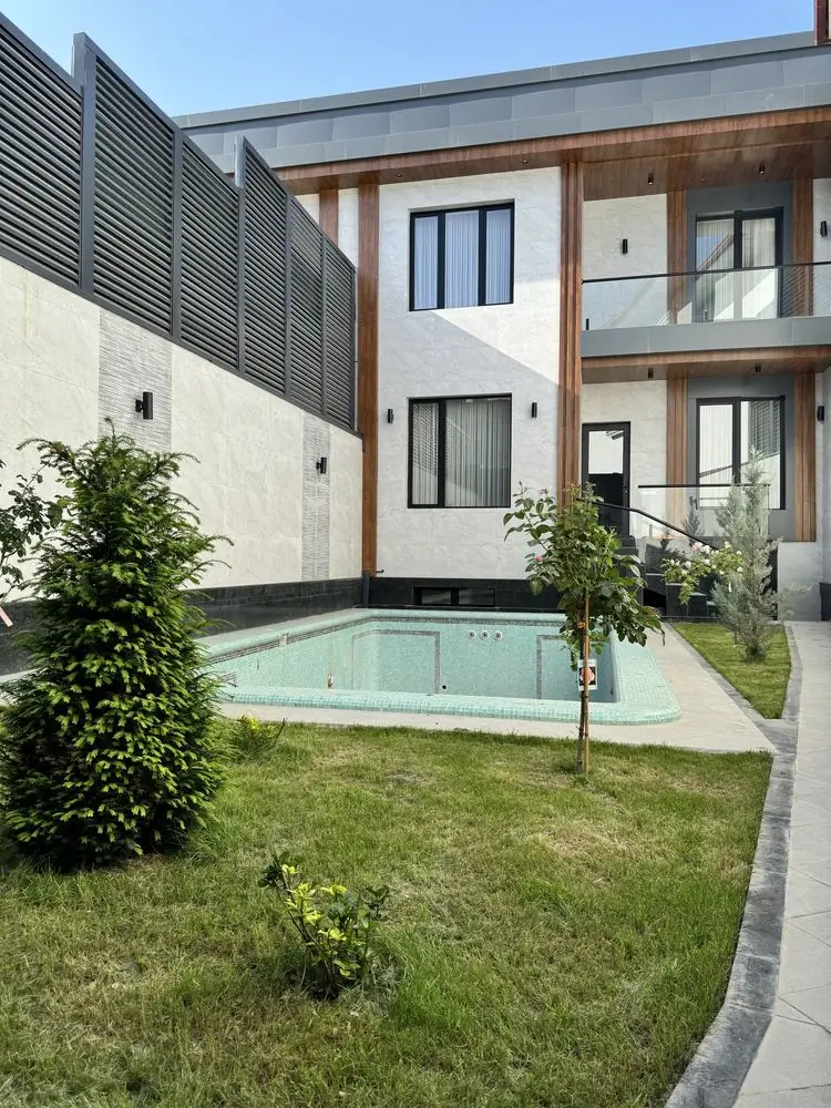 Ijaraga 3 qavatli uy − 470 m²