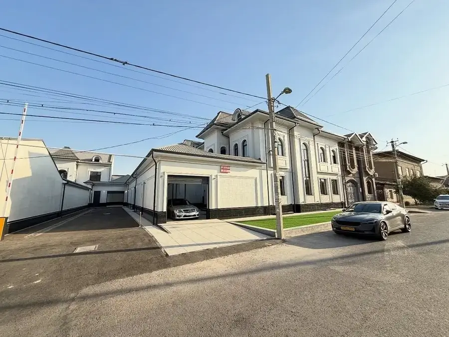 2 qavatli uy sotiladi − 640 m²