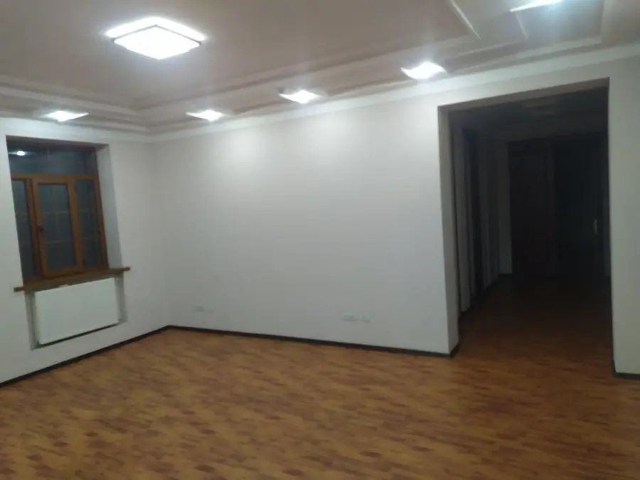 Ijaraga ofis − 993 m²