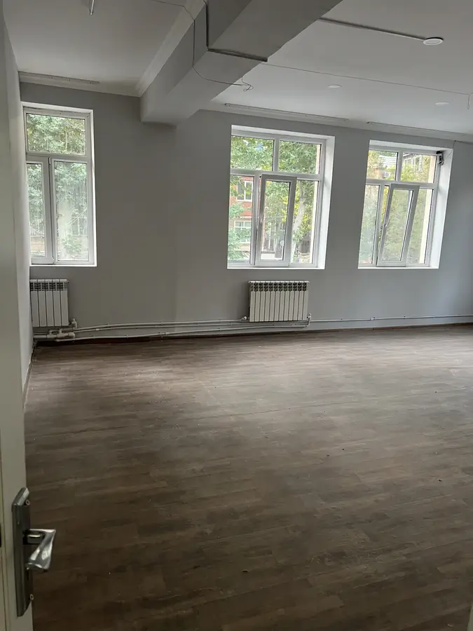 Ijaraga ofis − 200 m²