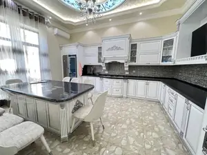 Ijaraga 4 qavatli uy − 650 m²
